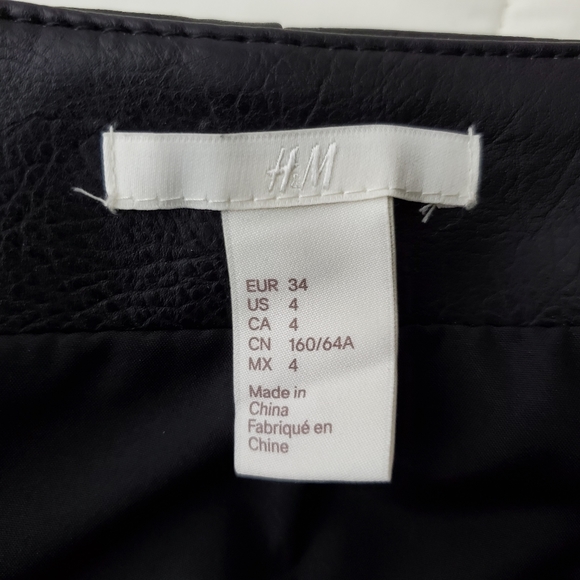 Black skirt, faux leather, embroidered - Picture 6 of 11